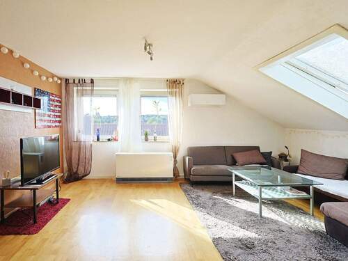 Helles, geräumiges Wohnzimmer - 3 Zimmer Etagenwohnung in Böblingen