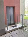 Zugang zum Aufzug - 