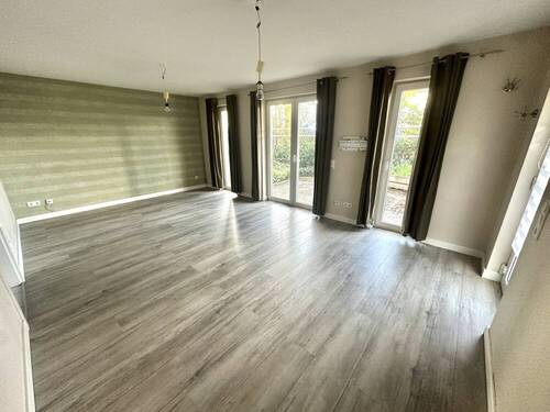 Wohn-/Esszimmer - 
