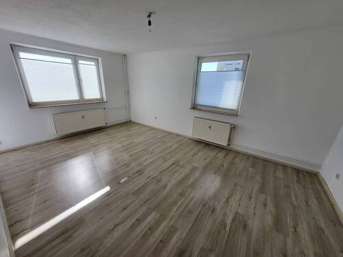 Wohn-/Esszimmer - 