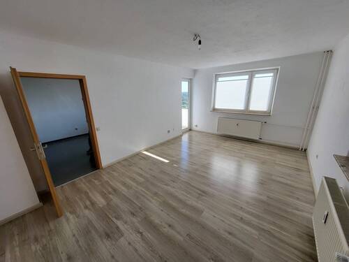 Wohn-/Esszimmer - 