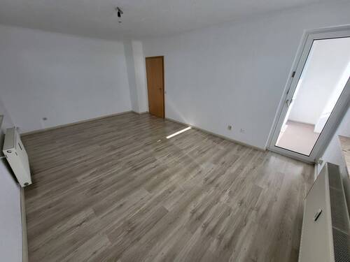 Wohn-/Esszimmer - 