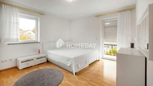 1. OG Schlafzimmer 1 - 