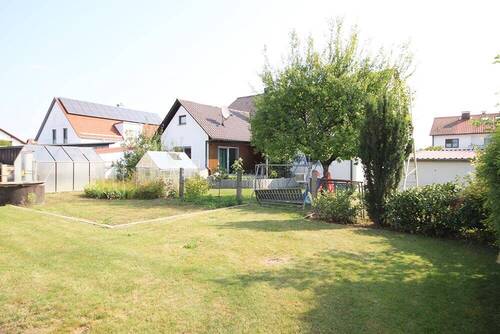 Wunderbares Grün - 5 Zimmer Einfamilienhaus zum Kaufen in Neumarkt in der Oberpfalz / Woffenbach