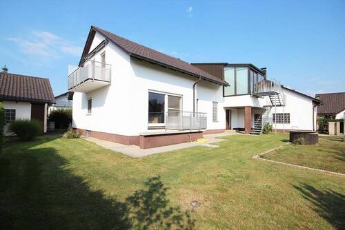 Nicht einsehbares Grundstück - 5 Zimmer Einfamilienhaus in Neumarkt in der Oberpfalz / Woffenbach