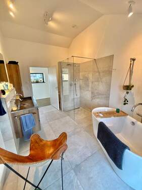 1. OG / DG Tageslichtbad - 