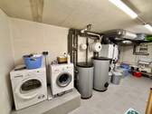 Keller mit Waschmaschinenanschlüssen und Trockner - 