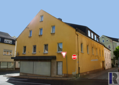 Giebelansicht u. Rückansicht - 1 Zimmer Mehrfamilienhaus, Wohnhaus in Arzberg