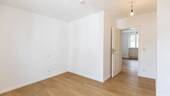 Kind 1 - 4 Zimmer Terrassenwohnung in München