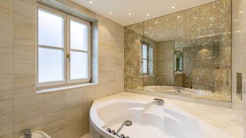 Große Eckbadewanne - 