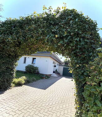Grundstückseinfahrt - Einfamilienhaus mit 233,00 m&sup2; in Buchholz zum Kaufen