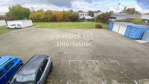 Hof und Stellplätze - 