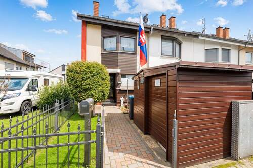 Außenansicht - Ein Zuhause zum Wohlfühlen: Charmantes Reihenendhaus mit Terrasse