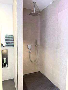 Gäste-WC mit Dusche - 