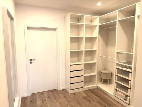 begehb. Kleiderschrank - 