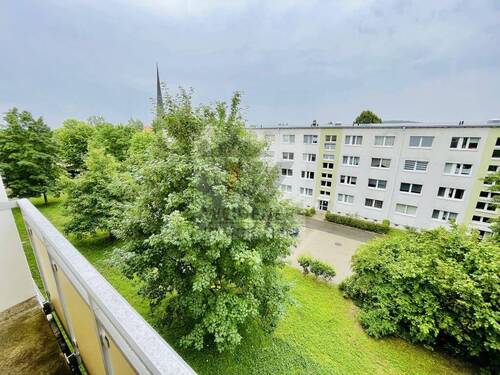 Balkon Ausblick - Etagenwohnung mit 69,50 m² in Gera zur Miete