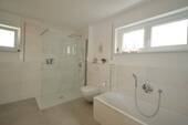 Bad mit Wanne+Dusche im OG - 