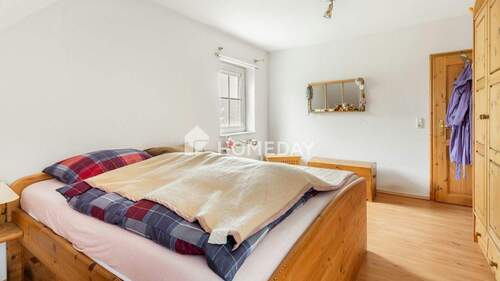 1. OG Schlafzimmer 2 - 