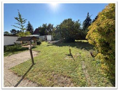 Blick in den Garten vom Haus - 3 Zimmer Einfamilienhaus zum Kaufen in Zeuthen
