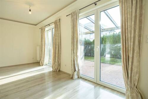 große und Fenster zur Terrasse - 4 Zimmer Doppelhaushälfte in Pinneberg