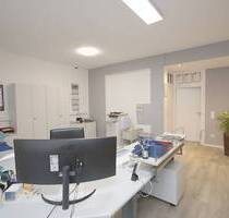 Attraktive Gewerbe-Bürofläche mit großer Schaufensterfront in Sandweier - Baden-Baden