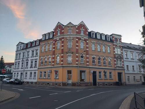 die Straßenansicht - 3-Zi.-DG-Whg. mit Tageslichtbad