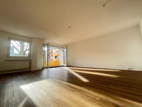 Wohnzimmer - 5 Zimmer Etagenwohnung in Chemnitz