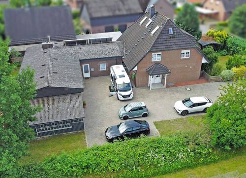 Hofansicht - Einfamilienhaus mit 207,00 m² in Seth zum Kaufen