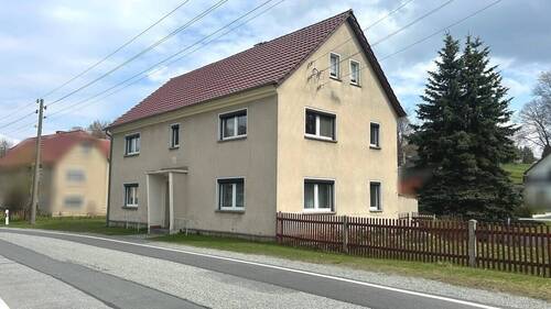 Straßenansicht - Ruhig gelegen & sachlich gehalten