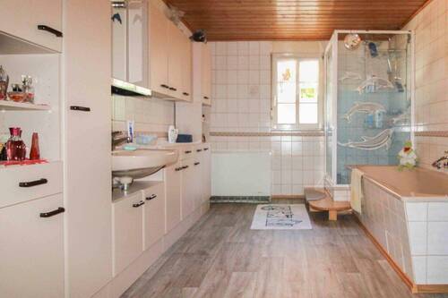 Badezimmer OG Bild 1 - 