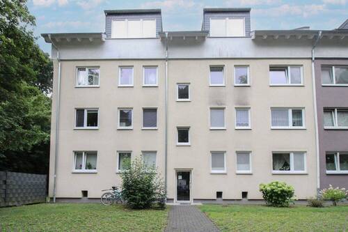 Hausvorderansicht - Top - Gepflegte 2018 Kernsanierte Wohnung mit Balkon
