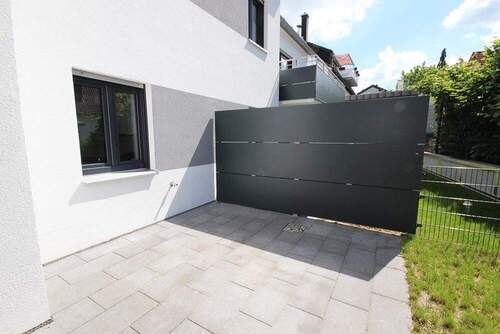 Terrasse mit Sichtschutz zum Nachbarn - Etagenwohnung mit 84,00 m² in Neumarkt in der Oberpfalz zur Miete