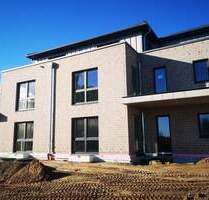 Neubau-Erstbezug: Moderne 4 Zi.-Wohnung mit Fahrstuhl und gr. Balkon - Travenbrück Tralau