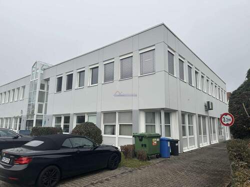 Gebäudehälfte Einfahrt Stellplätze - Büro zum Kaufen in Pfinztal