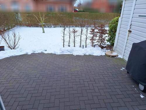Terrasse mit Zugang zum Carport - 