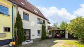 Außenansicht 1 - Platz für mehrere Generationen - Doppelhaus mit vielfältigen Nutzungsmöglichkeiten