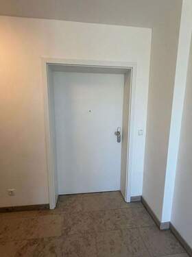 Eingang Wohnung.jpg - 4 Zimmer Mehrfamilienhaus, Wohnhaus in Pleinfeld