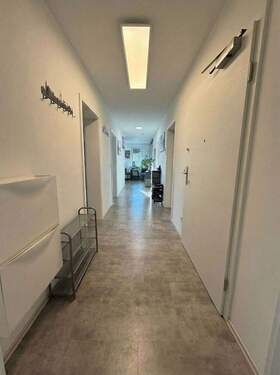 Flur.jpg - Mehrfamilienhaus, Wohnhaus mit 103,00 m&sup2; in Pleinfeld zum Kaufen