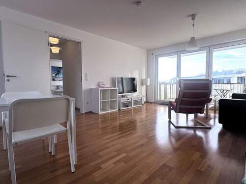 Wohnzimmer - Ohne Provision! Sofort bezugsfrei! Anbindung München & Flughafen, 3 Zi. Wohnung, oberstes Stockwerk