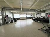 Halle Mitte mit Sektional Tor - 