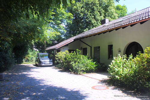 Haus Eingang - 7 Zimmer Doppelhaushälfte in Grünwald