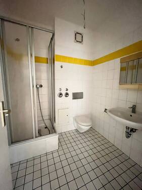 Badezimmer mit Dusche - 