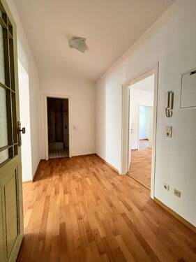 Helle Wohnung mit Flur - 