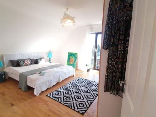 Schlafzimmer 1. OG links I - 