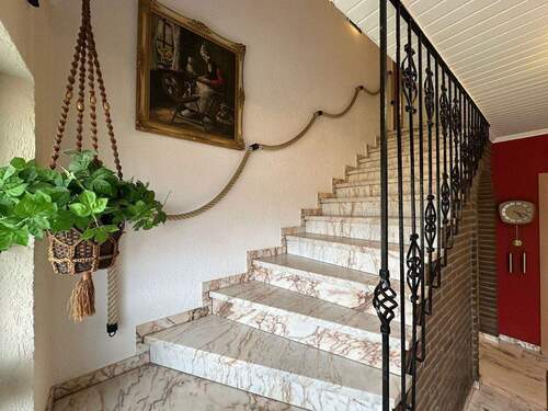 Haupthaus Treppe ins 1. OG - 