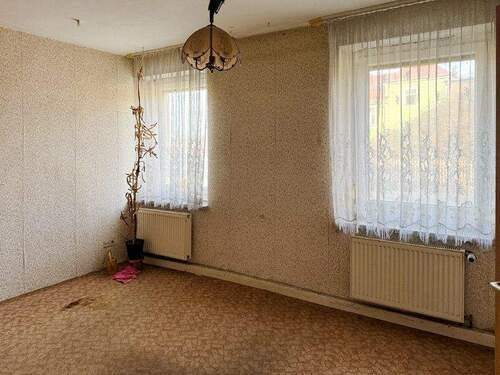 Im EG (1) - Mehrfamilienhaus, Wohnhaus mit 275,00 m&sup2; in Riesa zum Kaufen