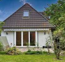 Cuxhaven, zwischen Innenstadt und Süderwisch: 2 Häuser auf 1 Grundstück, 1x frei und 1x vermietet