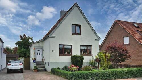 vorderes Haus von NORD-NORDOST - Einfamilienhaus mit 100,00 m&sup2; in Cuxhaven zum Kaufen