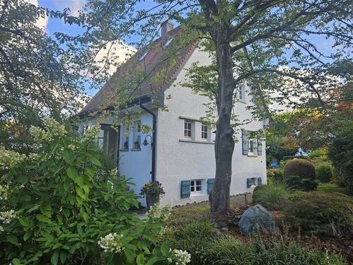 Ansicht mit Eingang - 5 Zimmer Einfamilienhaus zur Miete in Heidenheim an der Brenz