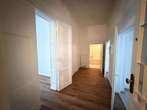 Flur mit Holzboden - 